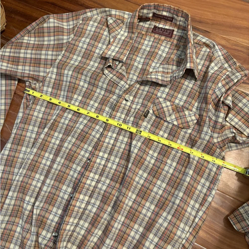 Levis levi action